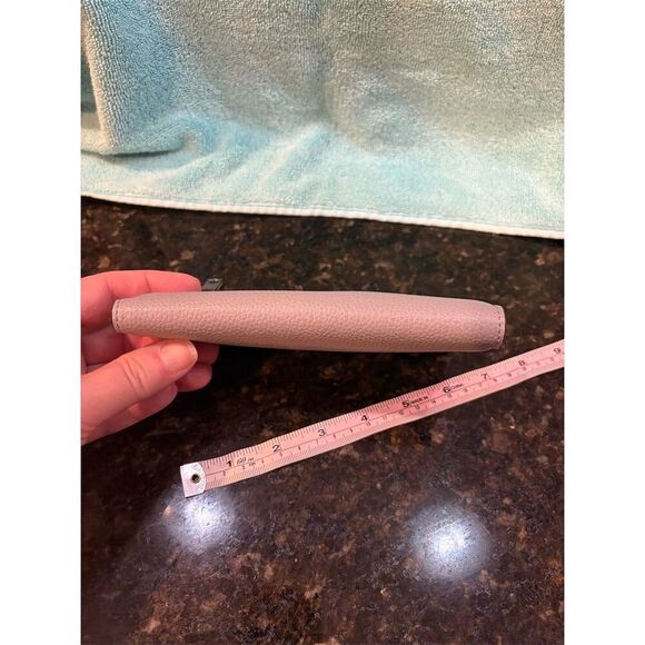 Kate Spade Women's Gray Leather Wallet with Logo & Zipper Accents - Picture 5 of 8